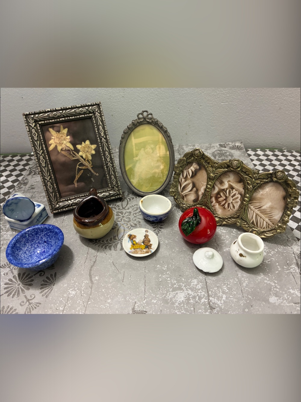 3 Miniature Frames and Miniature Trinkets